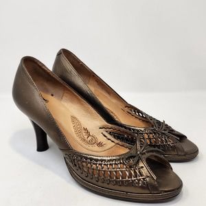 Sofft Womens Metallic Gold Leather Pumps Heels Size 9 M Peep Toe Woven Comfort